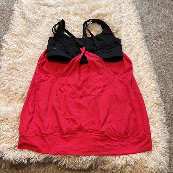 Lululemon athletica top size 10 w/ build in bra & removable cup inserts - Picture 13 of 16